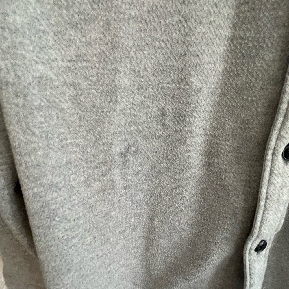 TWO Faherty Legend sweater shirts in grey twill and olive - Picture 12 of 16